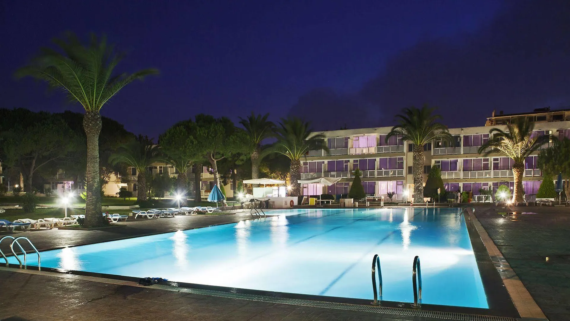A 11 Hotel Çeşme
